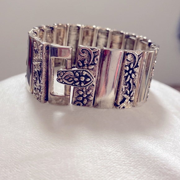 Premier Designs Cuff Bracelet Silvertone with Magnetic Clasp - Picture 1 of 7